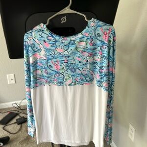 Lilly Pulitzer Finn top in Lilly loves cape cop size S